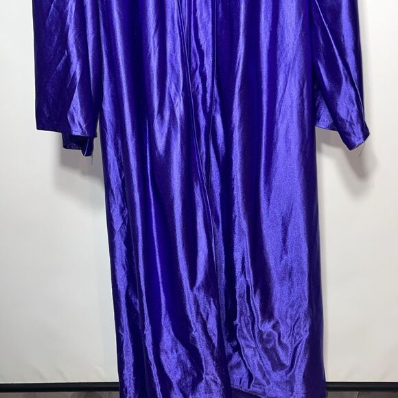 Purple graduation gown - Picture 2 of 9